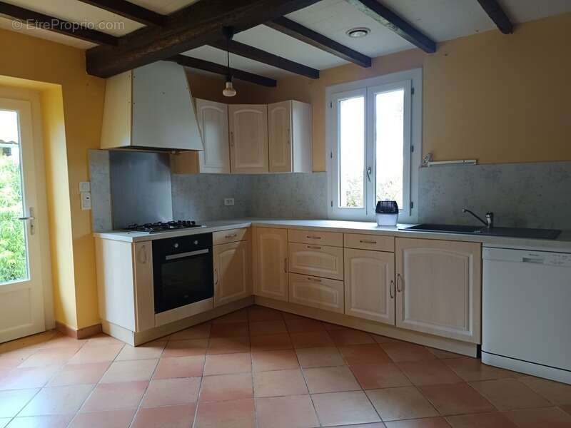 Propriété d'Exception : 2 Maisons, 450 m² de Dépendances et 6 Hectares de Terres - photo 3