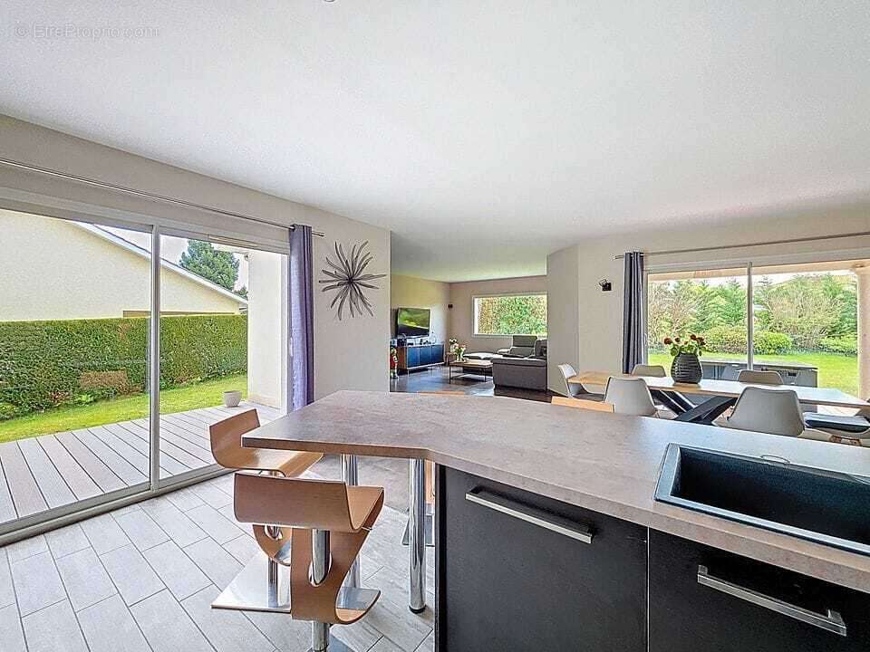 Maison à VILLENEUVE-DE-MARC