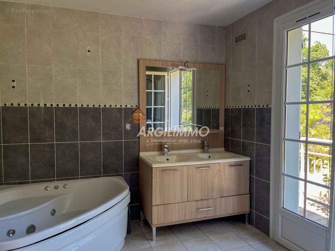 Propriété avec deux habitations et piscine - photo 10