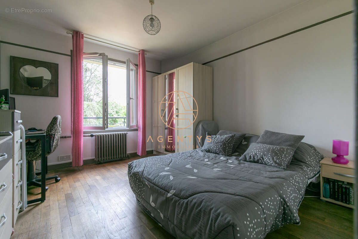 Appartement à SAINT-MAUR-DES-FOSSES
