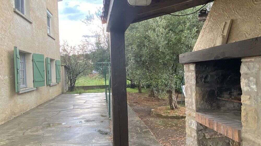 Maison à SAINT-HILAIRE-DE-BRETHMAS