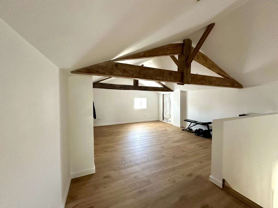 Maison de campagne rénovée avec piscine et grange séparée - photo 8
