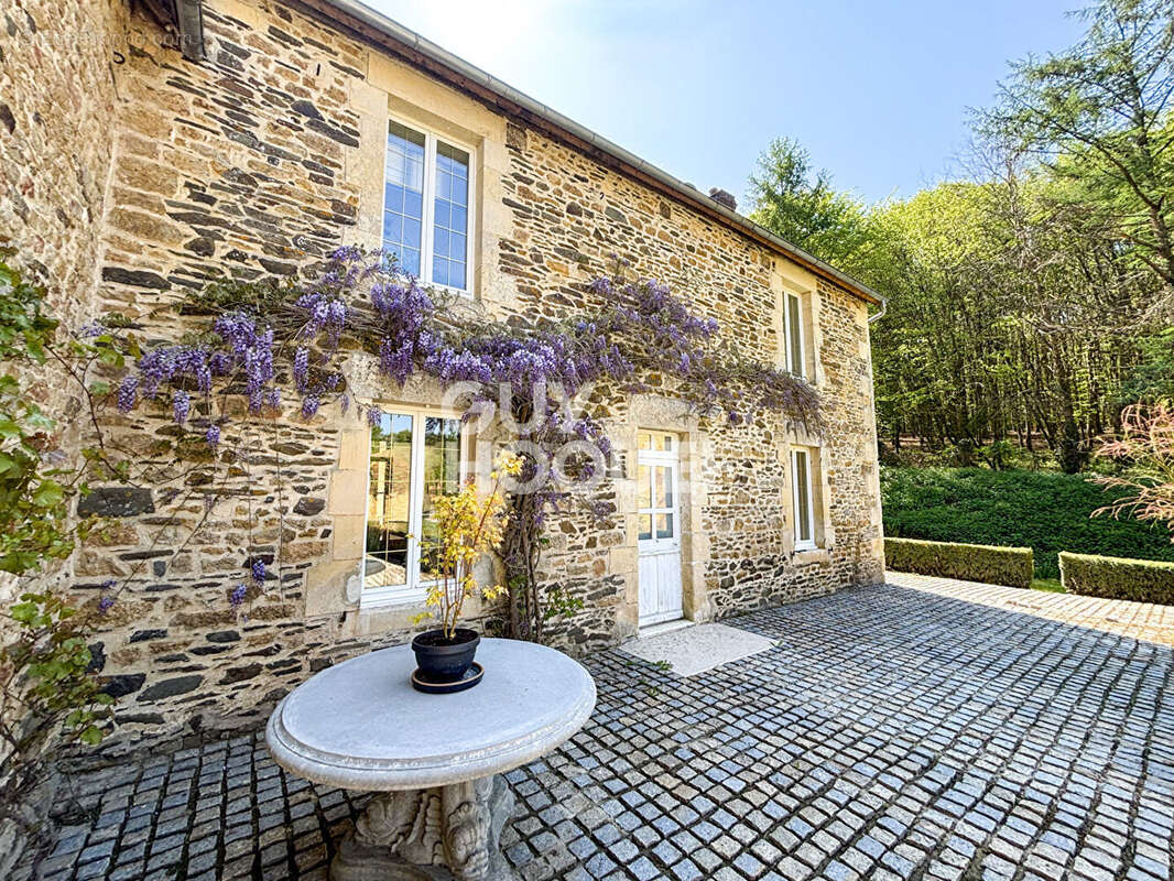 Maison à SAINT-LAURENT-DE-CONDEL