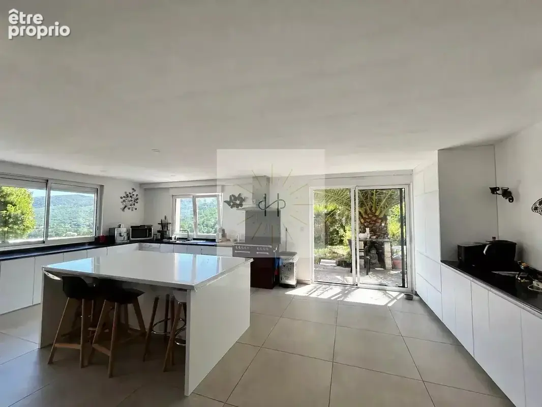 Maison 7 pièces 349 m² à vendre à Viviers (07220) - photo 2