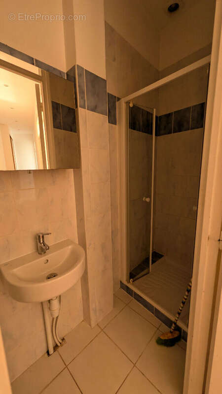Cannes Bas Montfleury proche Résidence le Gallia - Appartement Cannes 2 pièces 45.46 m2 avec double cave et balcon - photo 13