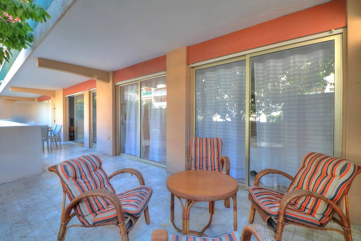 Appartement à VALLAURIS