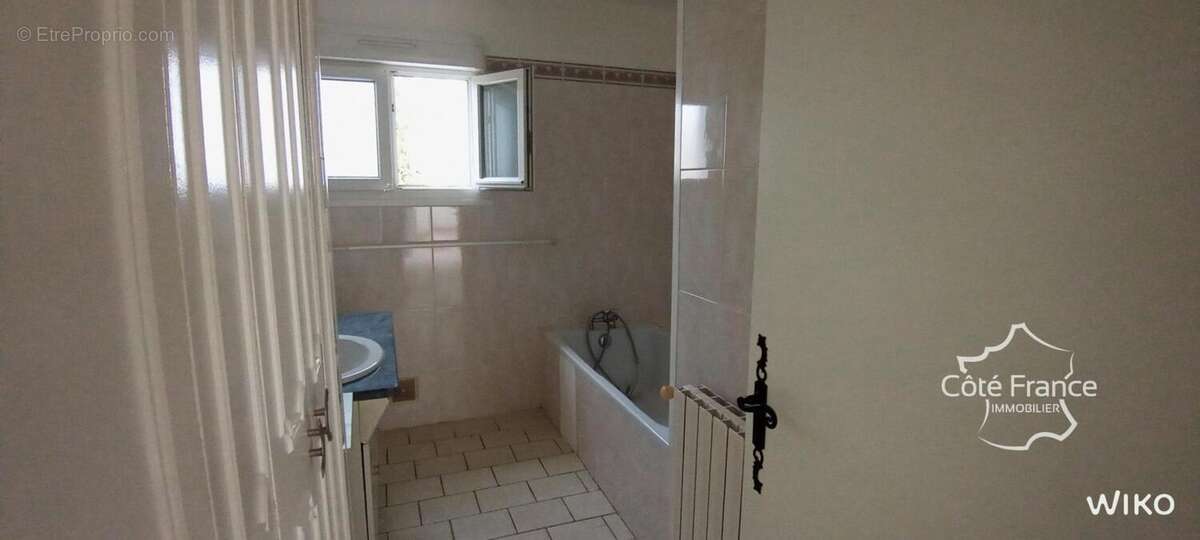 Maison à SAINT-JULIEN-LES-ROSIERS