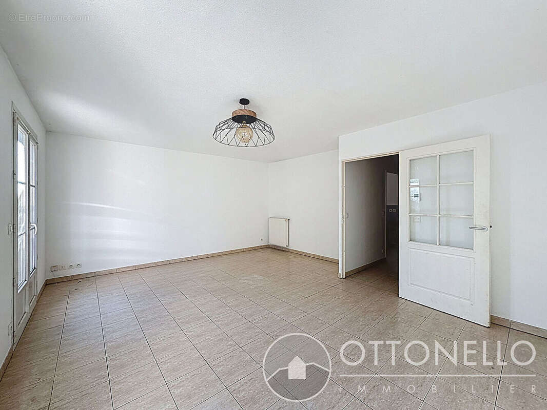 Maison à ROQUEBRUNE-SUR-ARGENS