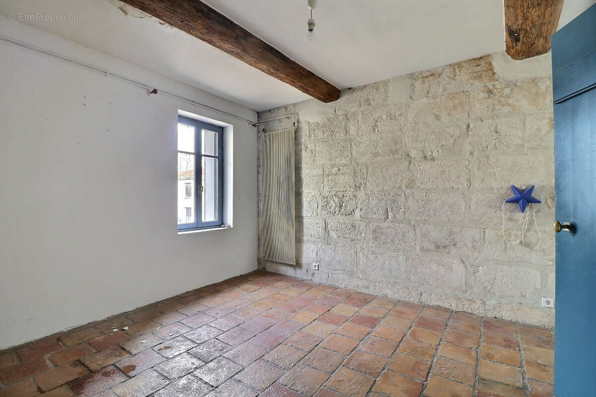 Maison à SAINT-BRES