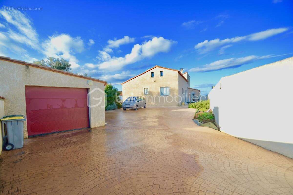 A PIA Villa T5 avec piscine et garage – Cadre calme et privilégié - photo 16