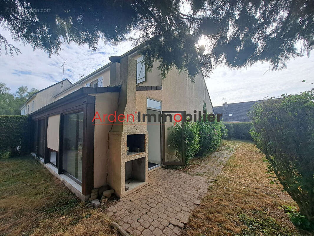 Maison à vendre à Rethel - 3 chambres, 110.85 m², terrain 447 m² - photo 2