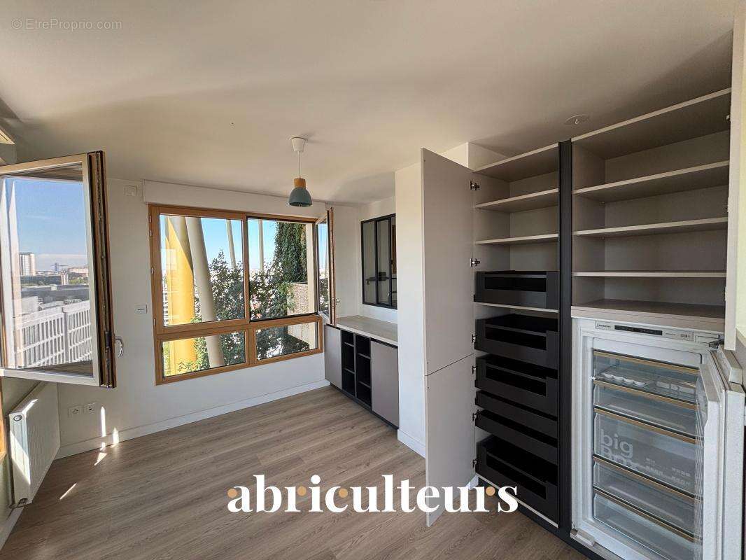 Appartement de caractère de 119 m² avec balcon et terrasse dans un Immeuble d’architecte à la vente à Aubervilliers (93300) - photo 15