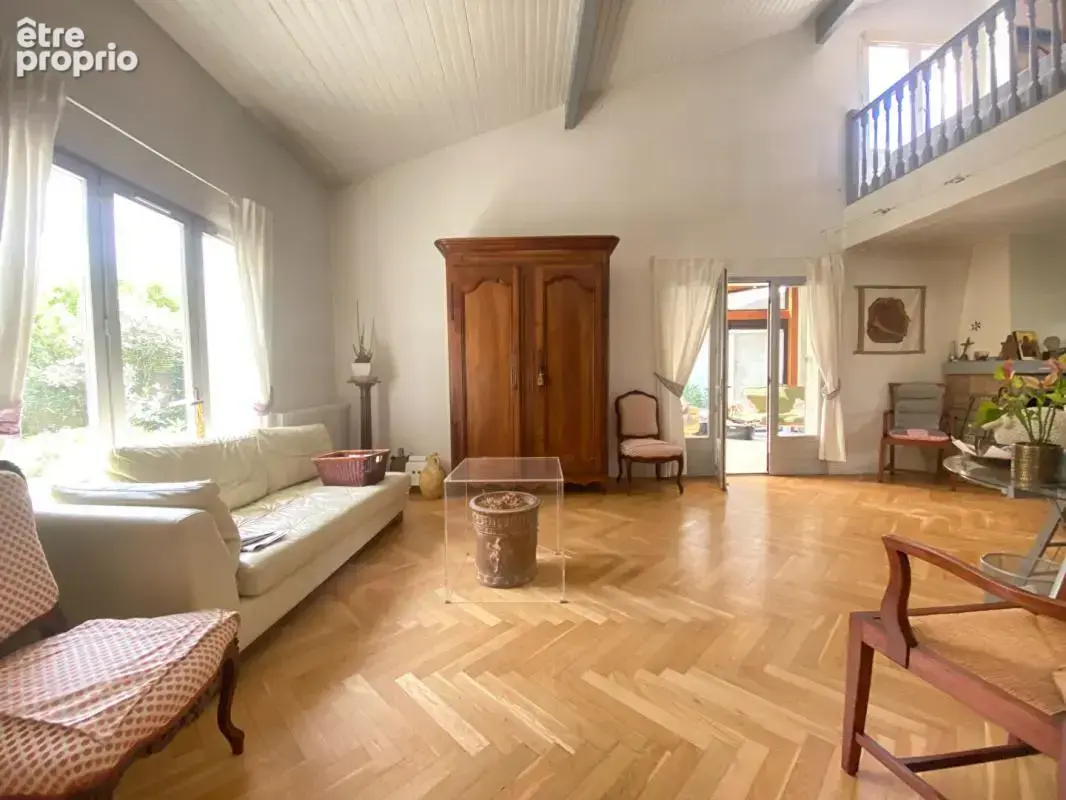 Belle maison de 4 ch sur magnifique jardin dans un quartier résidentiel d'Eysines, intra rocade 210 m2 - photo 2