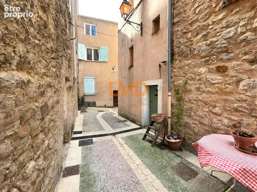 Châteaudouble – Maison de village en pierre 63 m², remise et cav - photo 2