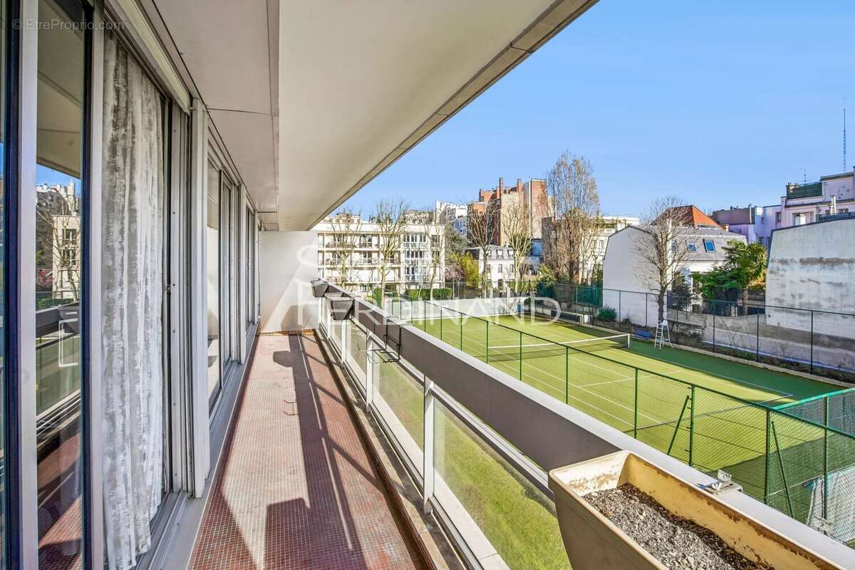Appartement à NEUILLY-SUR-SEINE