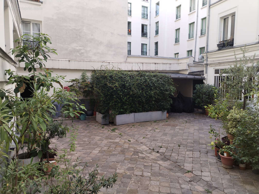 Appartement 3 pieces paris 9 - photo 2