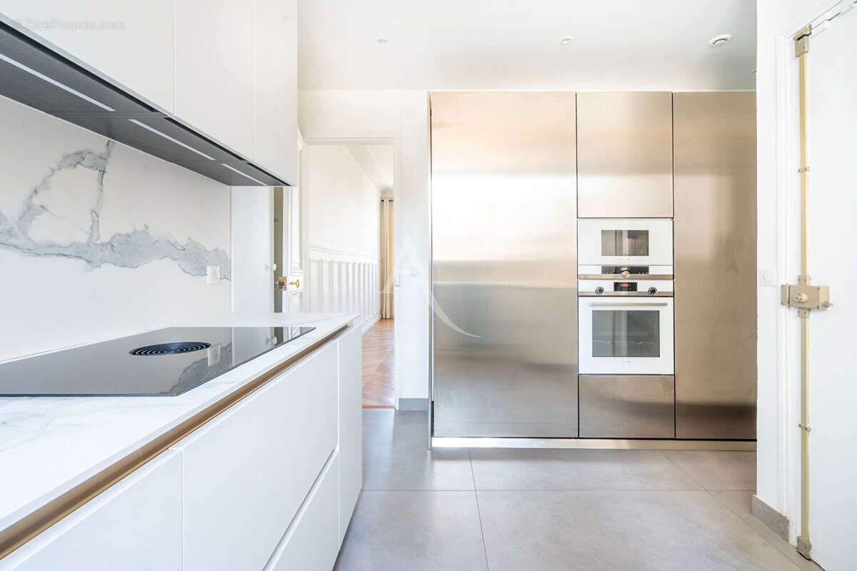 Appartement à PARIS-8E