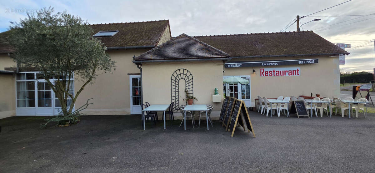 Commerce à COUSSAY-LES-BOIS