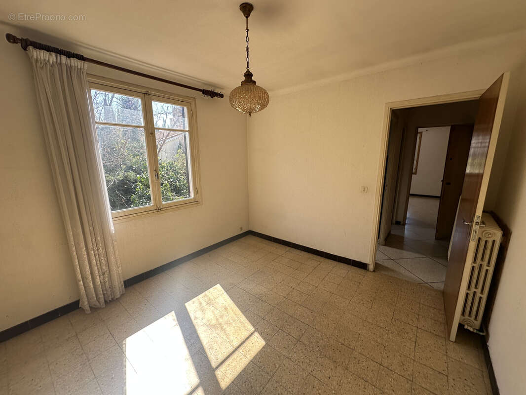 Maison à SAINT-LAURENT-DU-VAR