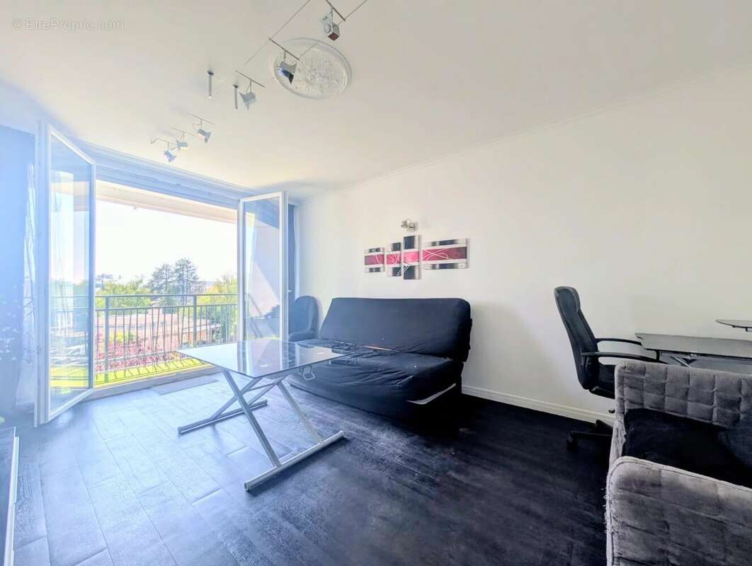 Appartement à LES CLAYES-SOUS-BOIS