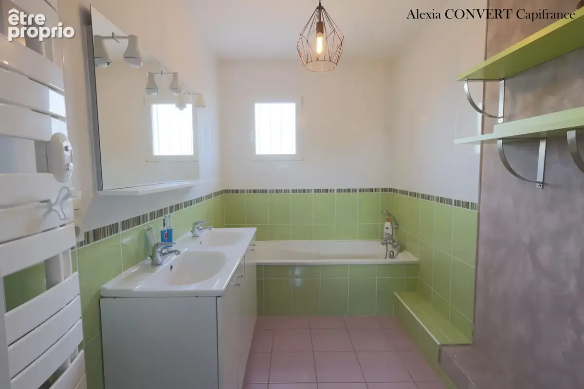 Maison familiale 5 pièces 135m² + terrain 1200m² CURTAFOND - photo 14