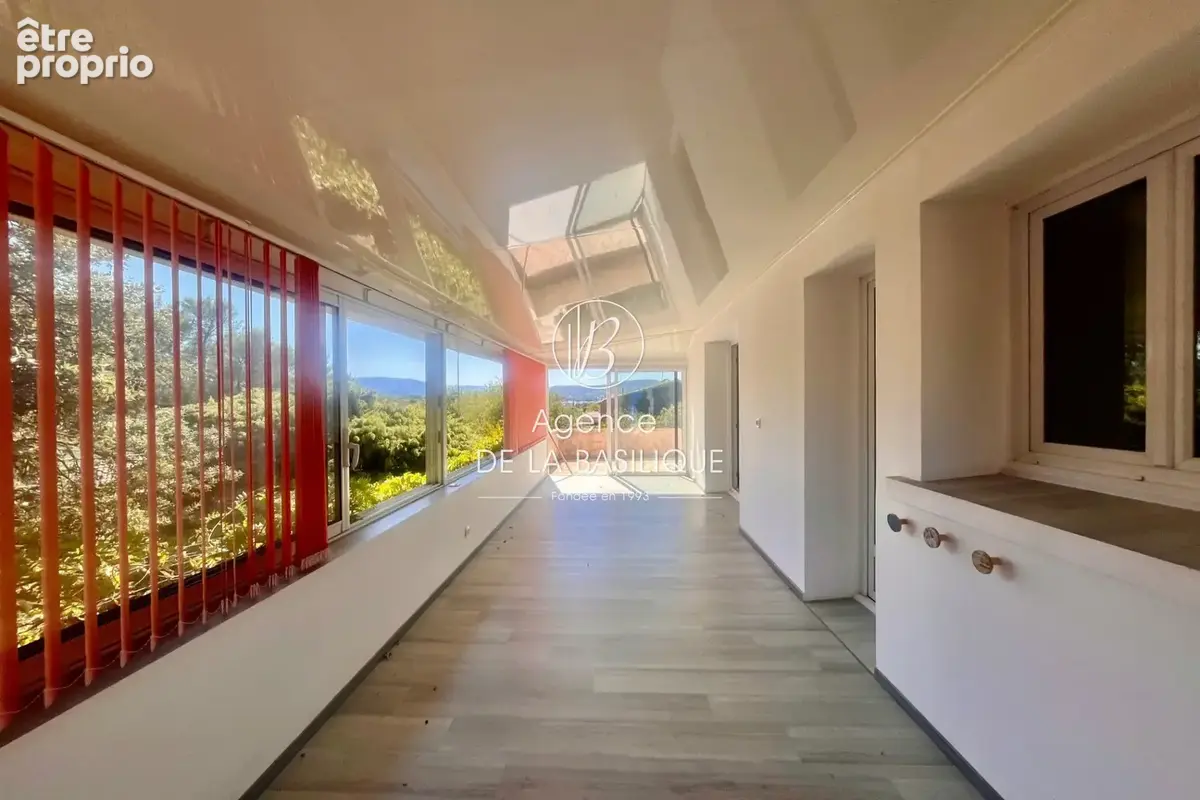 Maison 4 pièces 127 m² à vendre à Saint-Maximin-La-Sainte-Baume (83470) - photo 3