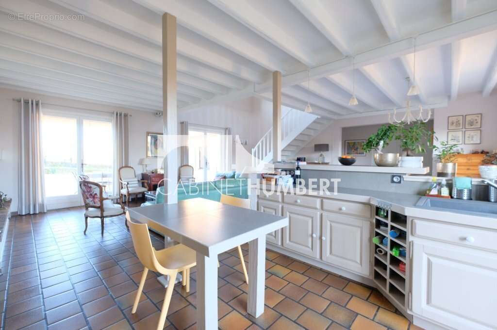 Maison à SAINT-BONNET-LES-OULES