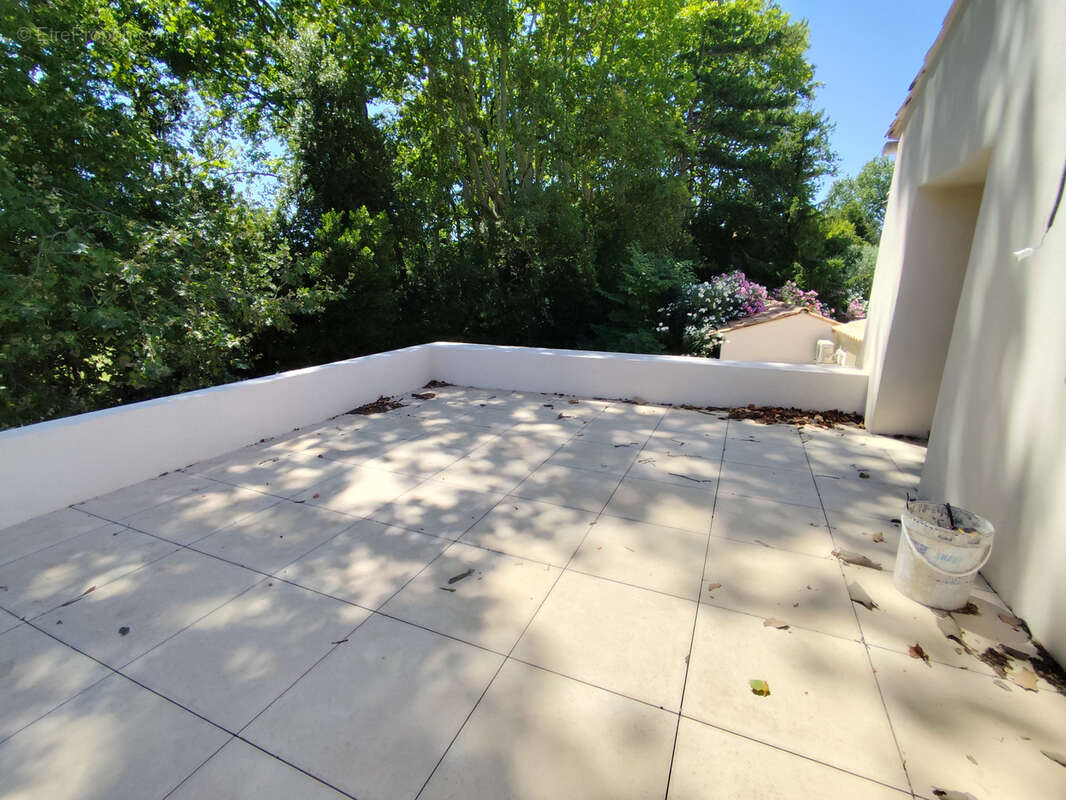 Appartement à JONQUIERES-SAINT-VINCENT