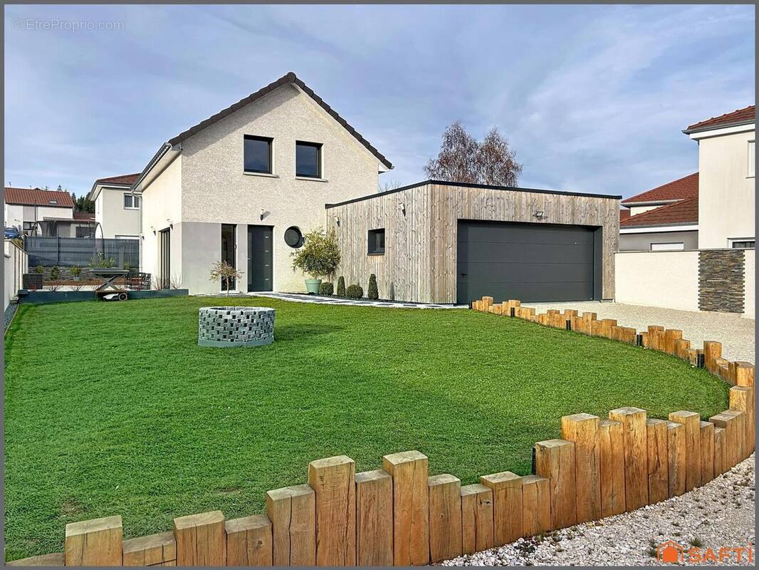 Photo 1 - Maison à ROCHEJEAN