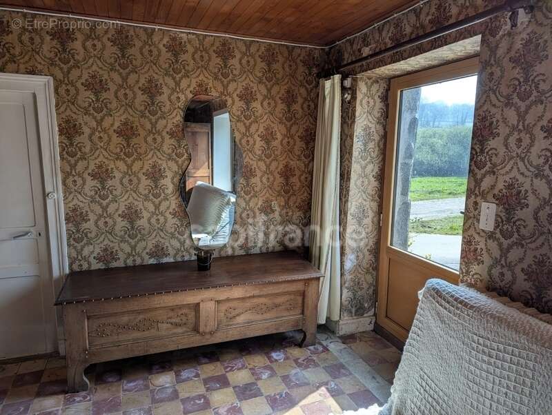 Maison à vendre corps de ferme +longère de 333 m2 au total avec vie de plain pied possible, parcelle de 1110m2, entre Rostrenen  - photo 11
