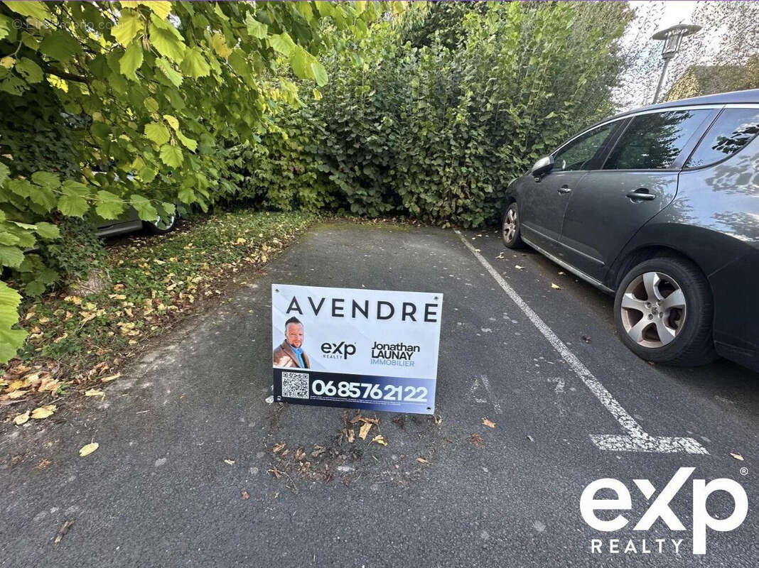Parking à LA CHAPELLE-DES-FOUGERETZ