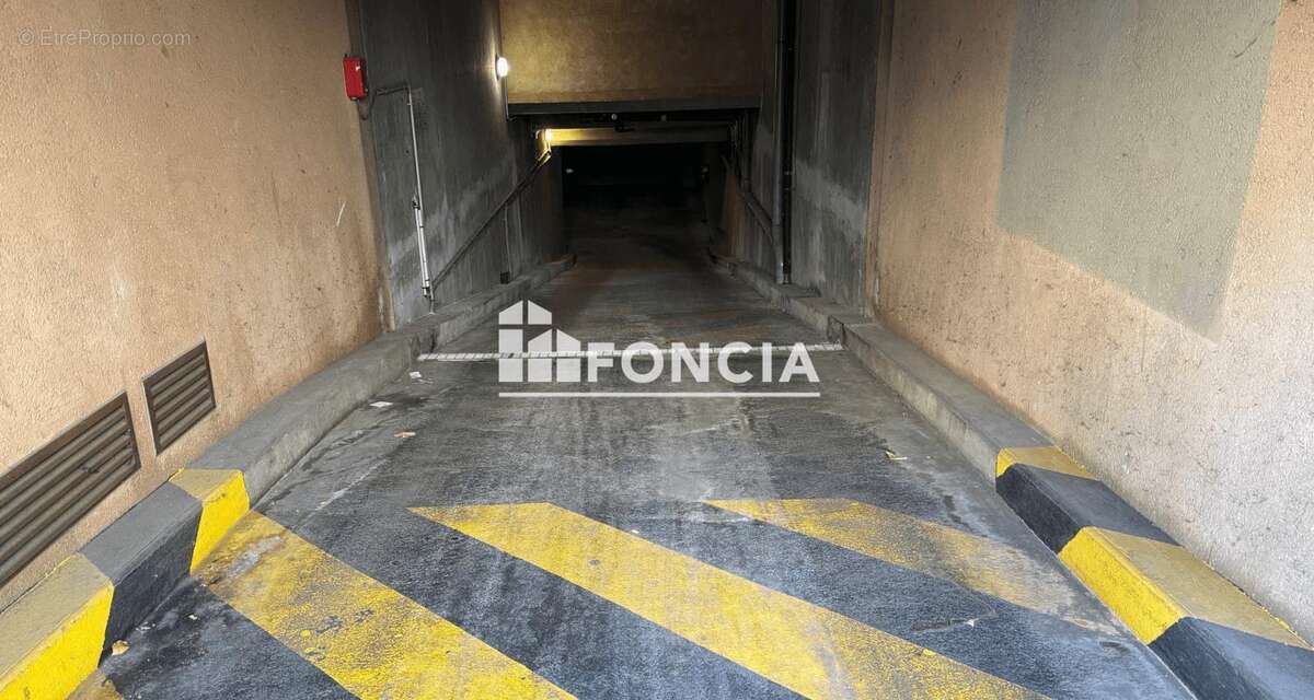 Parking à PARIS-15E