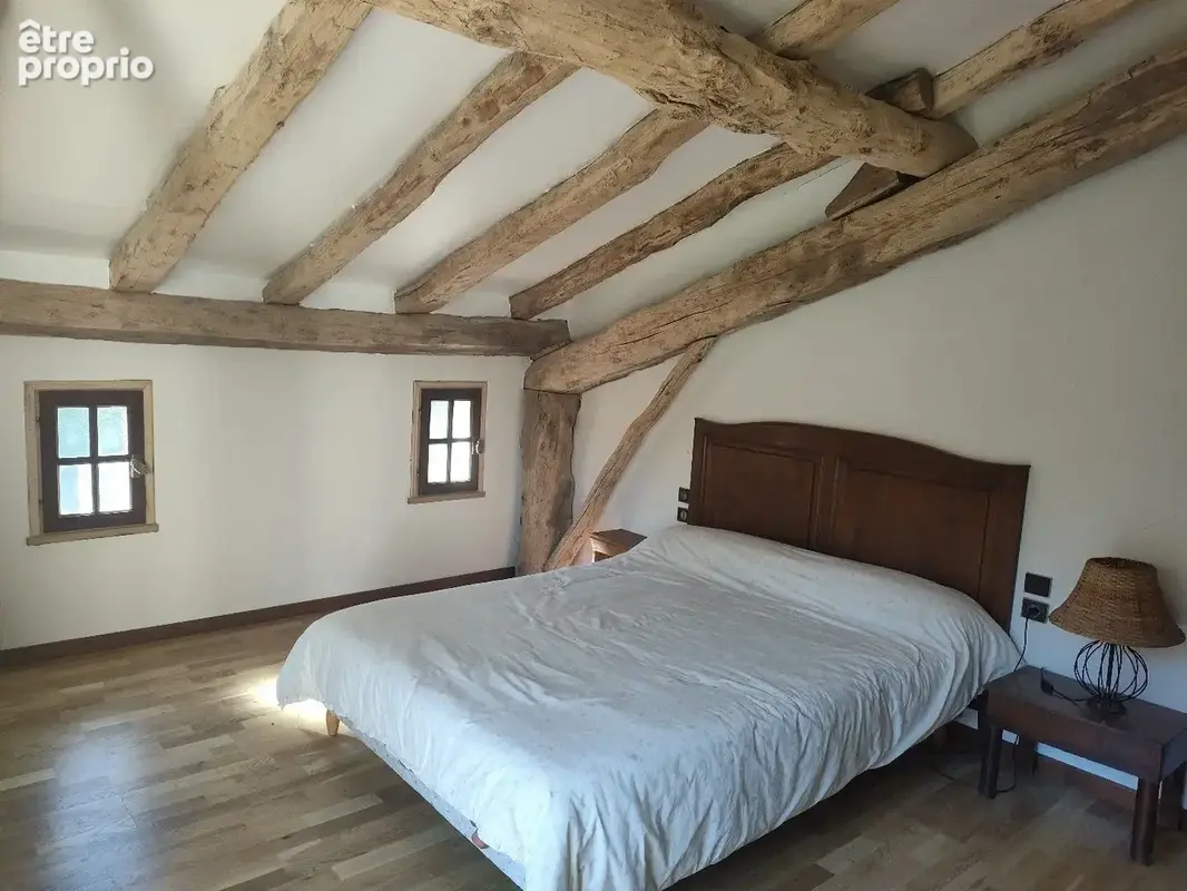 Exceptionnel !!! Ensemble immobilier sur 93 HA de terres avec ruisseau , sources ... - photo 11