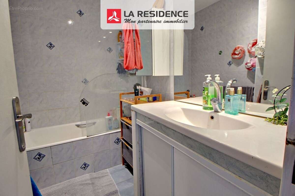 Appartement 64 m² à Les Clayes-Sous-Bois  - photo 5