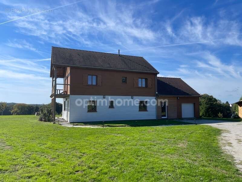 Maison à SAINT-ETIENNE-DE-FURSAC