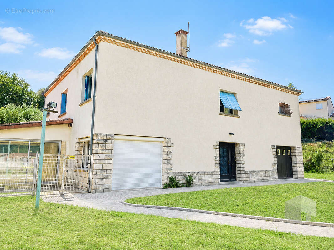 LE TEIL, Maison de 278 m2 divisée en 2 logements - photo 2