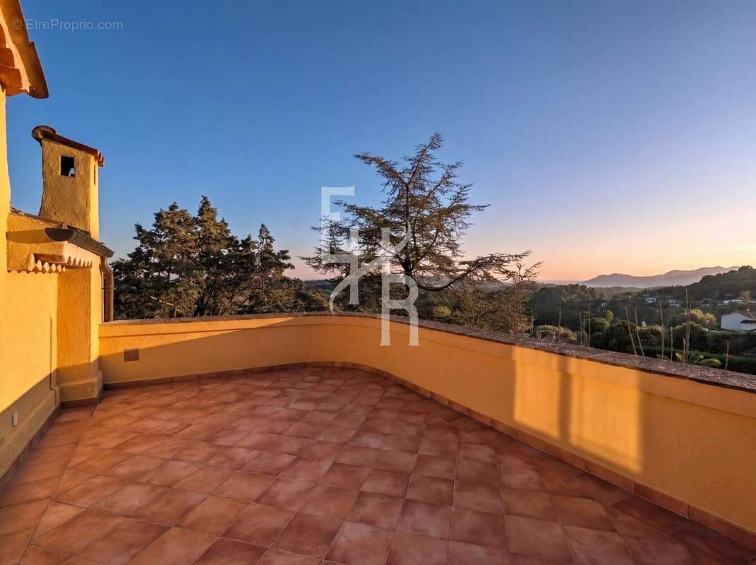 Maison à MOUGINS