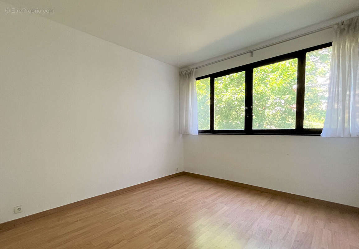 Appartement à LA CELLE-SAINT-CLOUD