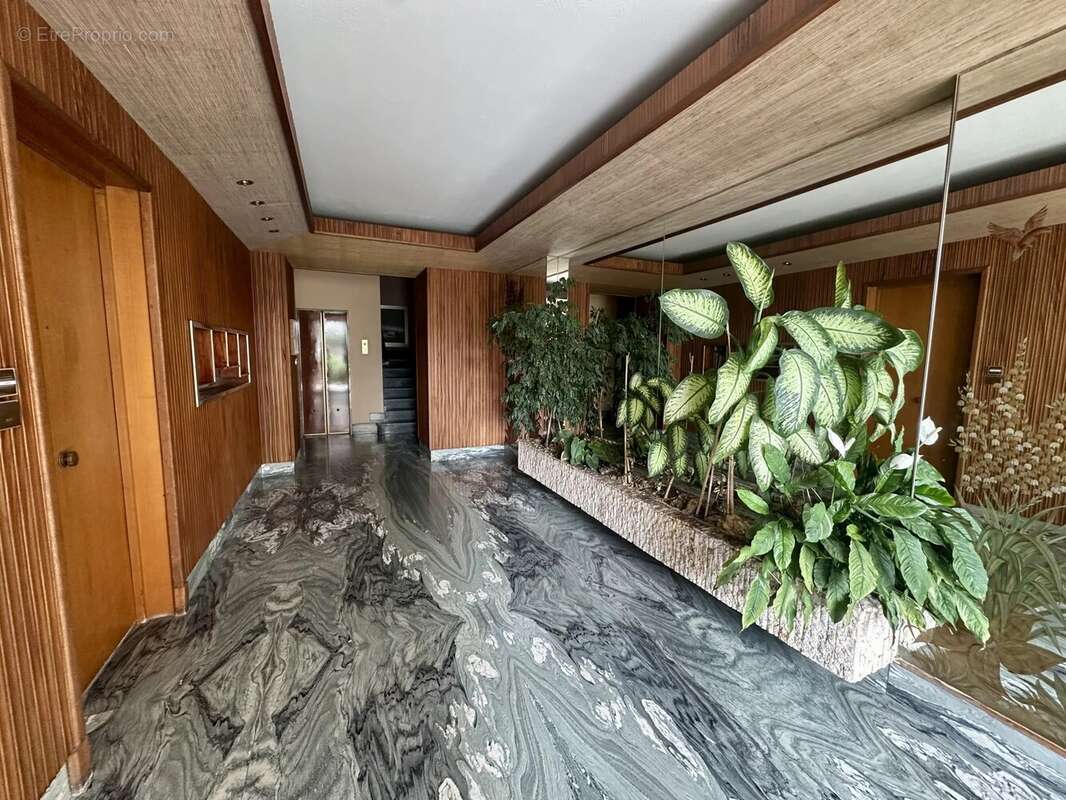Nice corniche fleurie studio 42m² + jardin 35m²+ cave - photo 5