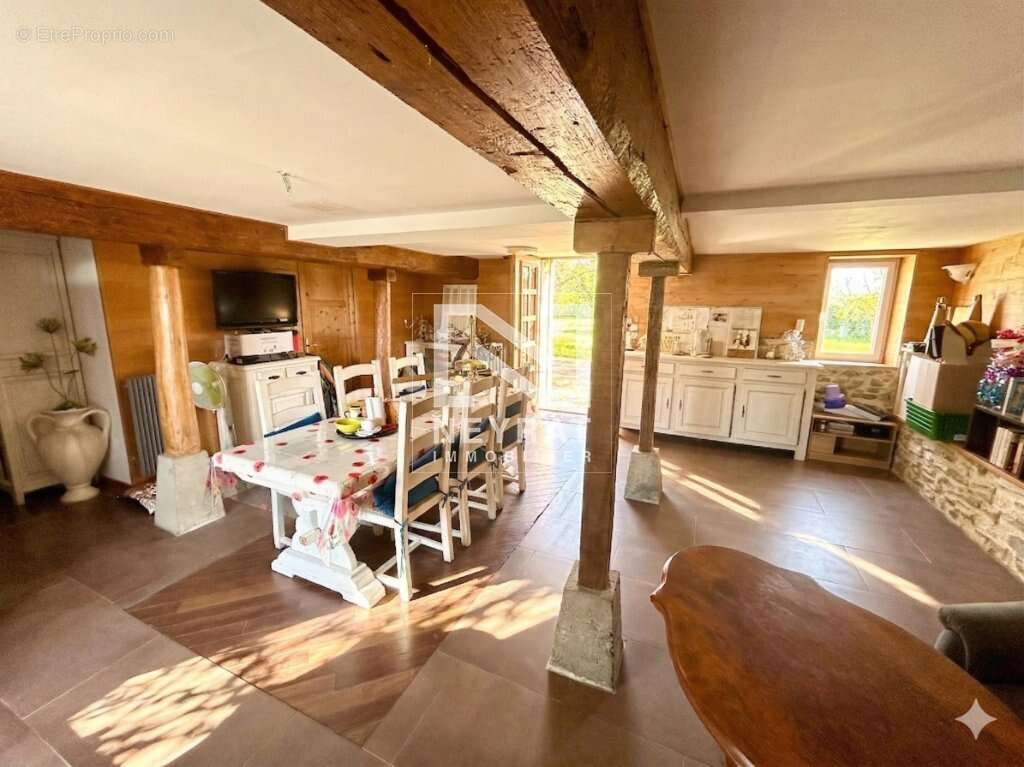 Maison à BEAUMONT-SUR-GROSNE