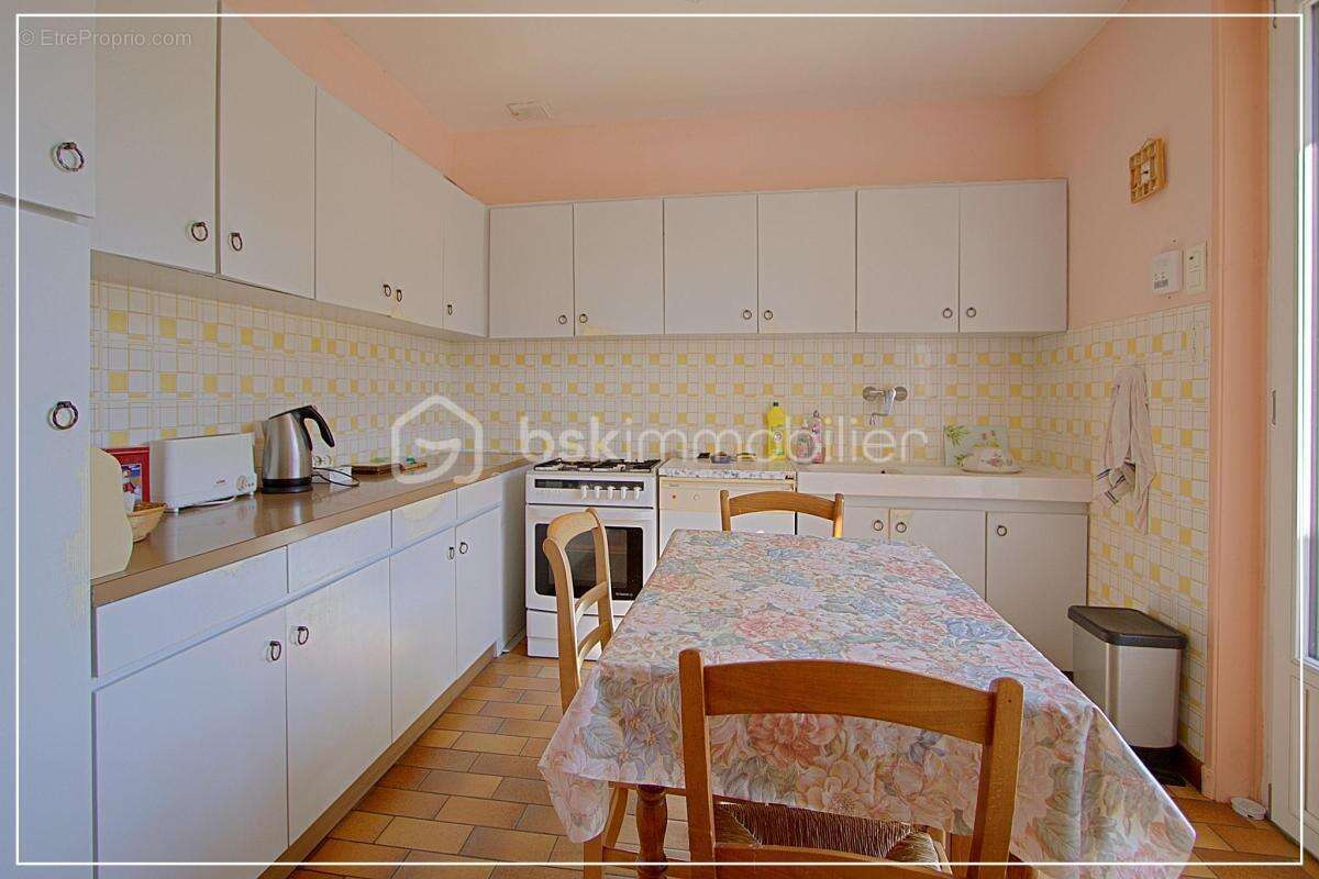 Maison familiale avec fort potentiel – 140 m² + sous-sol complet sur 2000 m² de terrain - photo 4