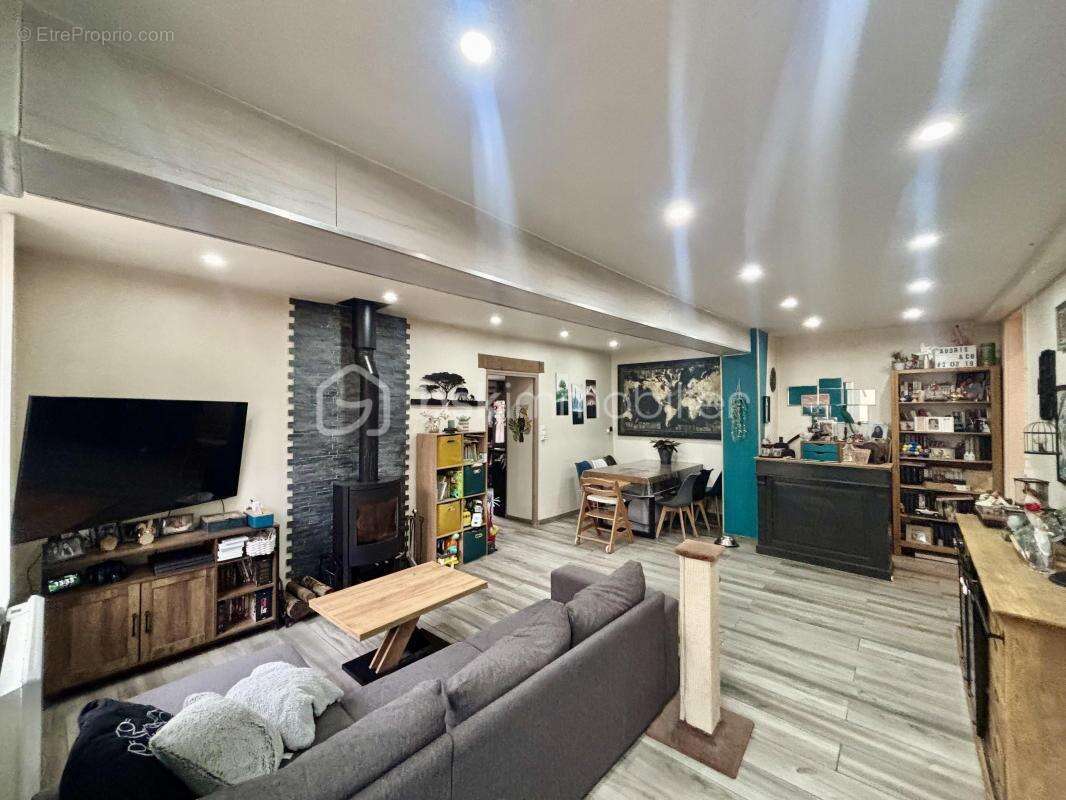 Maison à VILLEMANOCHE