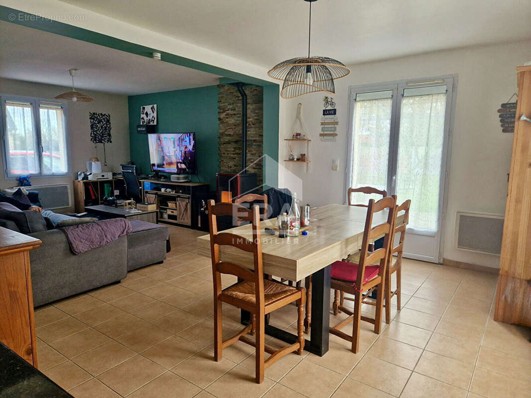 Maison à D'HUISON-LONGUEVILLE