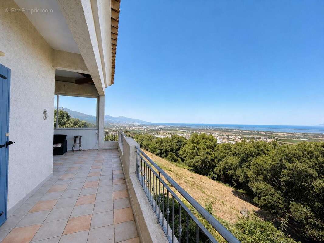 Maison 213 m² à Borgo  - photo 6