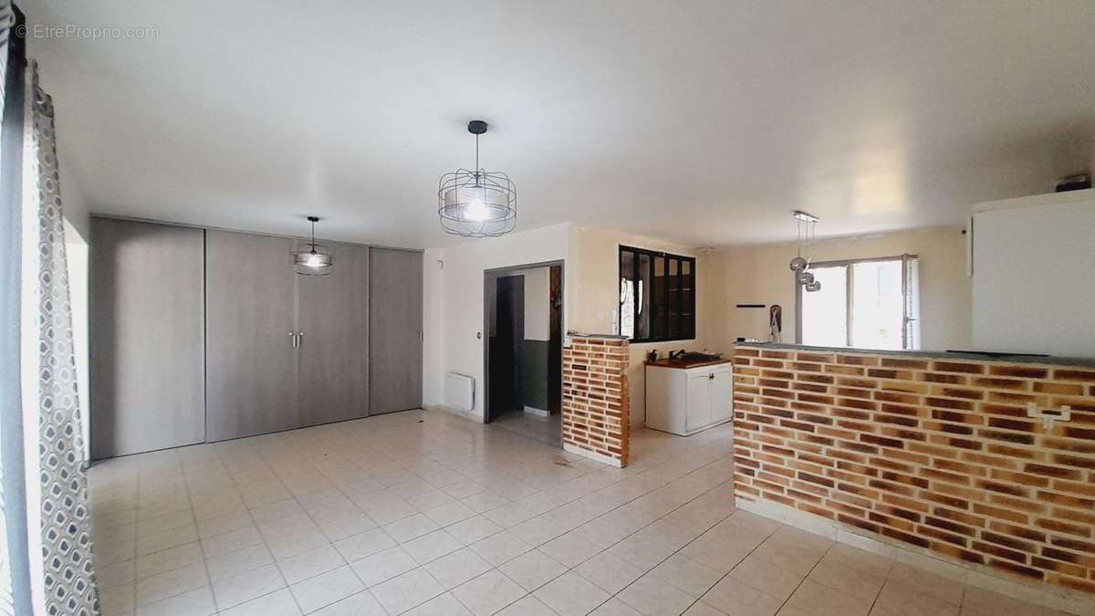 Maison à VILLENEUVE-SUR-YONNE