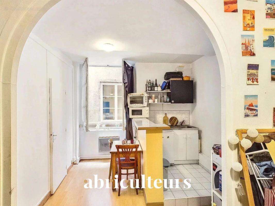Appartement lumineux de 27 m² à rénover, emplacement d’exception entre Terreaux et Saint-Nizier – Investissement idéal - photo 4