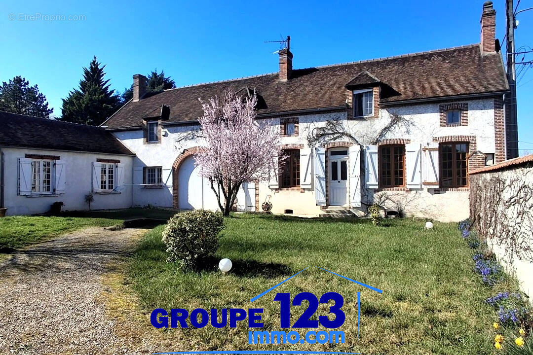 Maison à FLEURY-LA-VALLEE