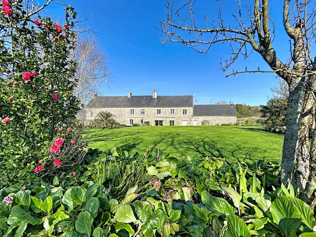 Maison à SAINT-MAURICE-EN-COTENTIN
