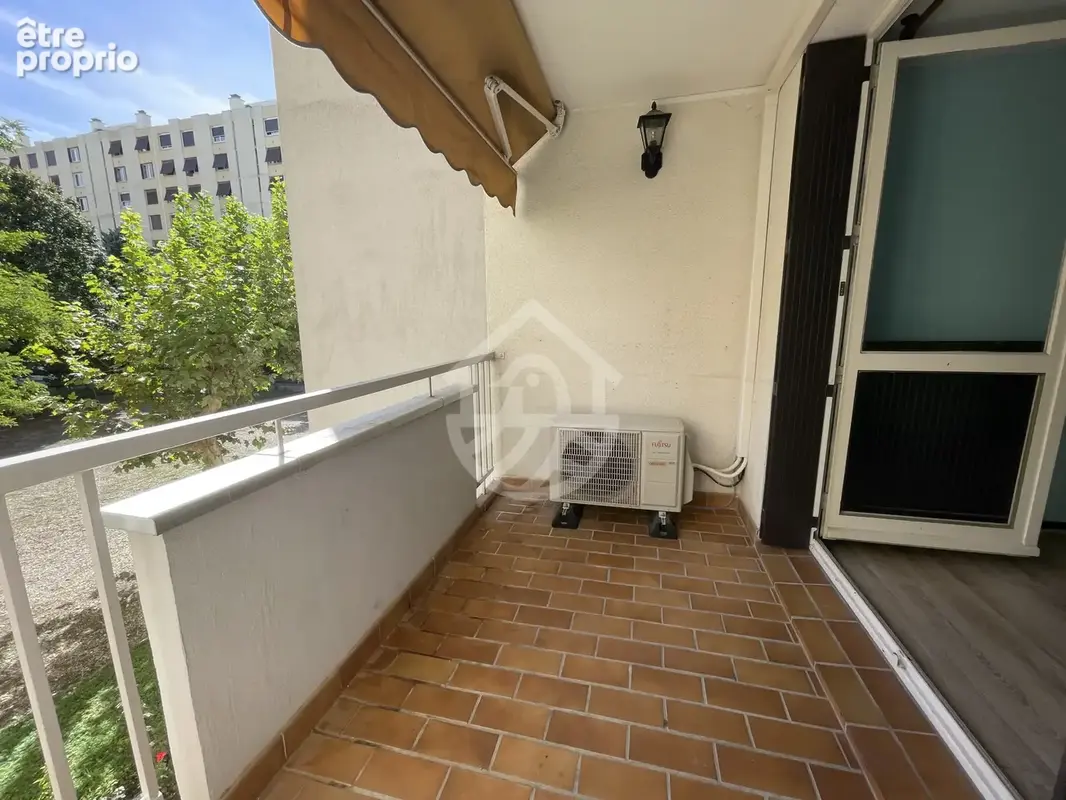 T3 avec terrasse parking et cave - photo 3