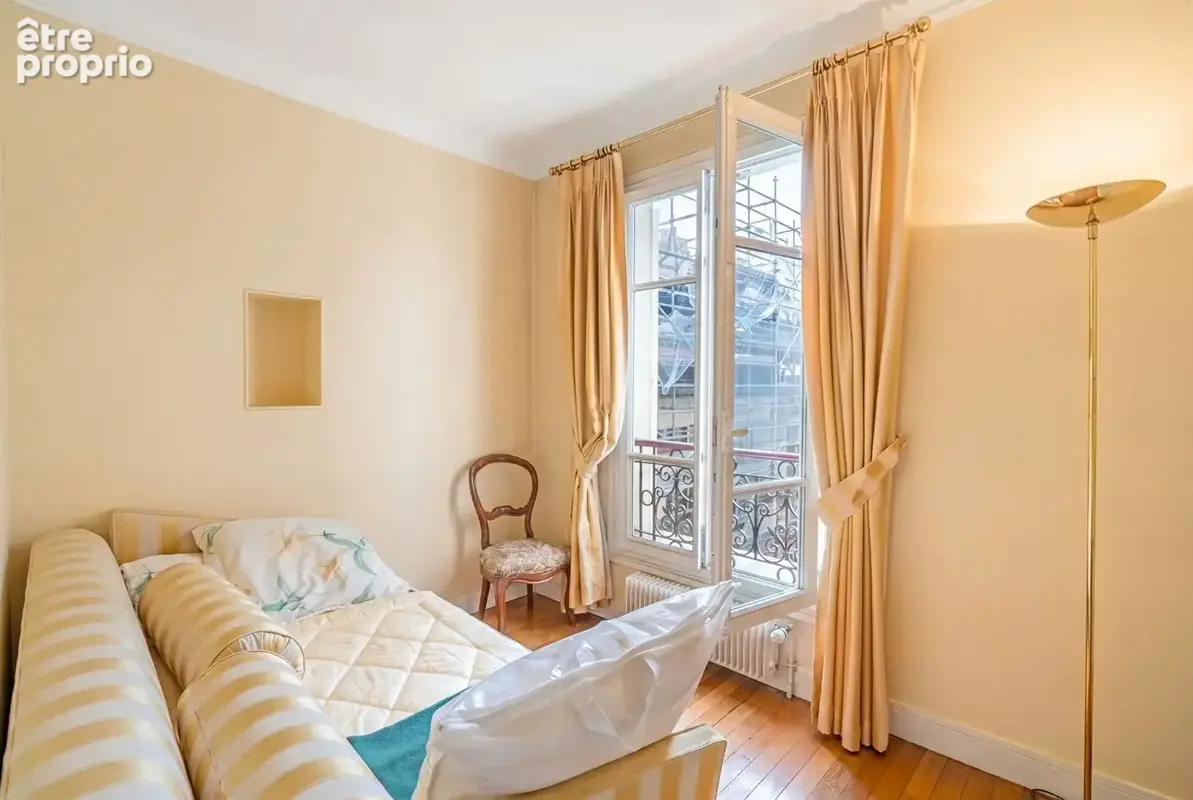 Emplacement prestigieux - haussmannien - etage eleve - balcon - photo 7